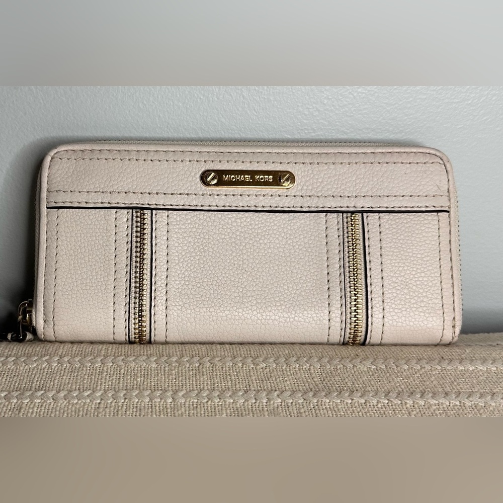 Michael Kors Moxley Continental Zip-Around Wallet leather with gold hardware